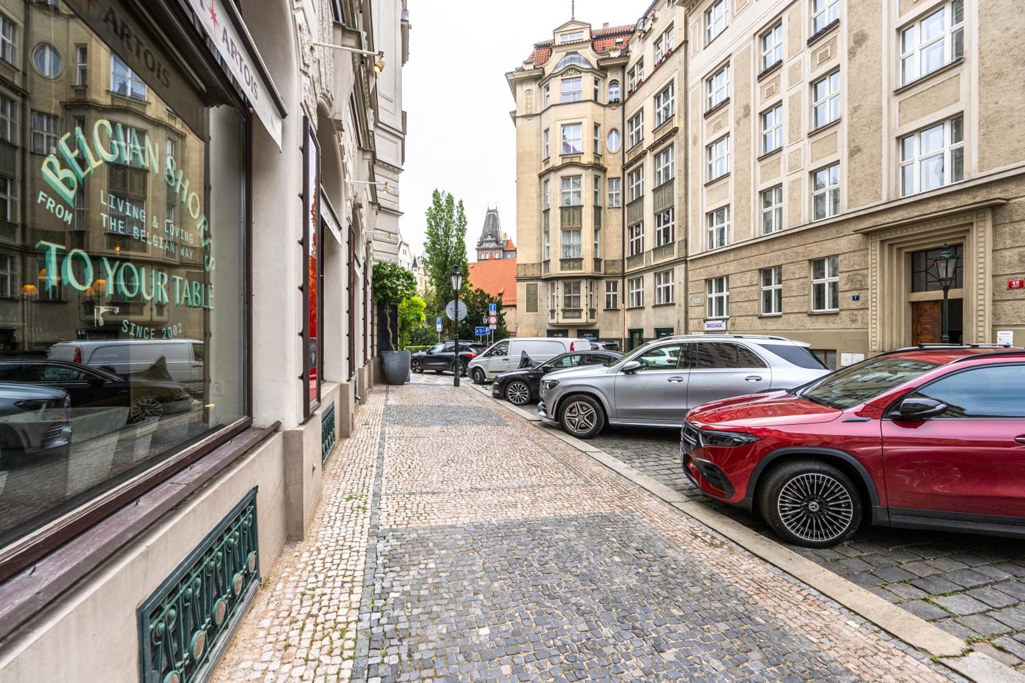 Wishlist Residences - Old Town Square Daire
